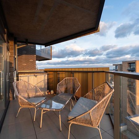 Apartament Sunset Retreat: Steps From Heathrow/Twickenham Hounslow Zewnętrze zdjęcie