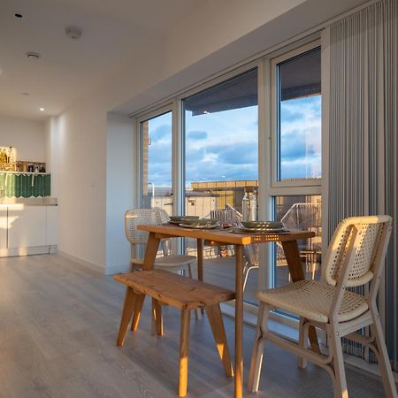 Apartament Sunset Retreat: Steps From Heathrow/Twickenham Hounslow Zewnętrze zdjęcie