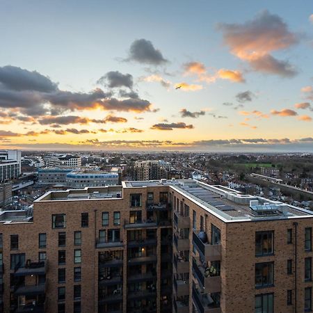 Apartament Sunset Retreat: Steps From Heathrow/Twickenham Hounslow Zewnętrze zdjęcie