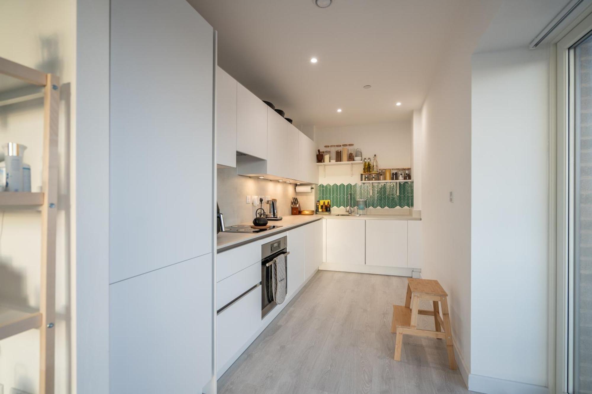 Apartament Sunset Retreat: Steps From Heathrow/Twickenham Hounslow Zewnętrze zdjęcie