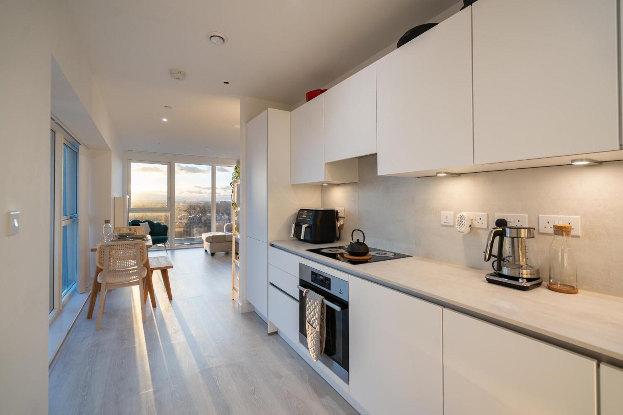 Apartament Sunset Retreat: Steps From Heathrow/Twickenham Hounslow Zewnętrze zdjęcie