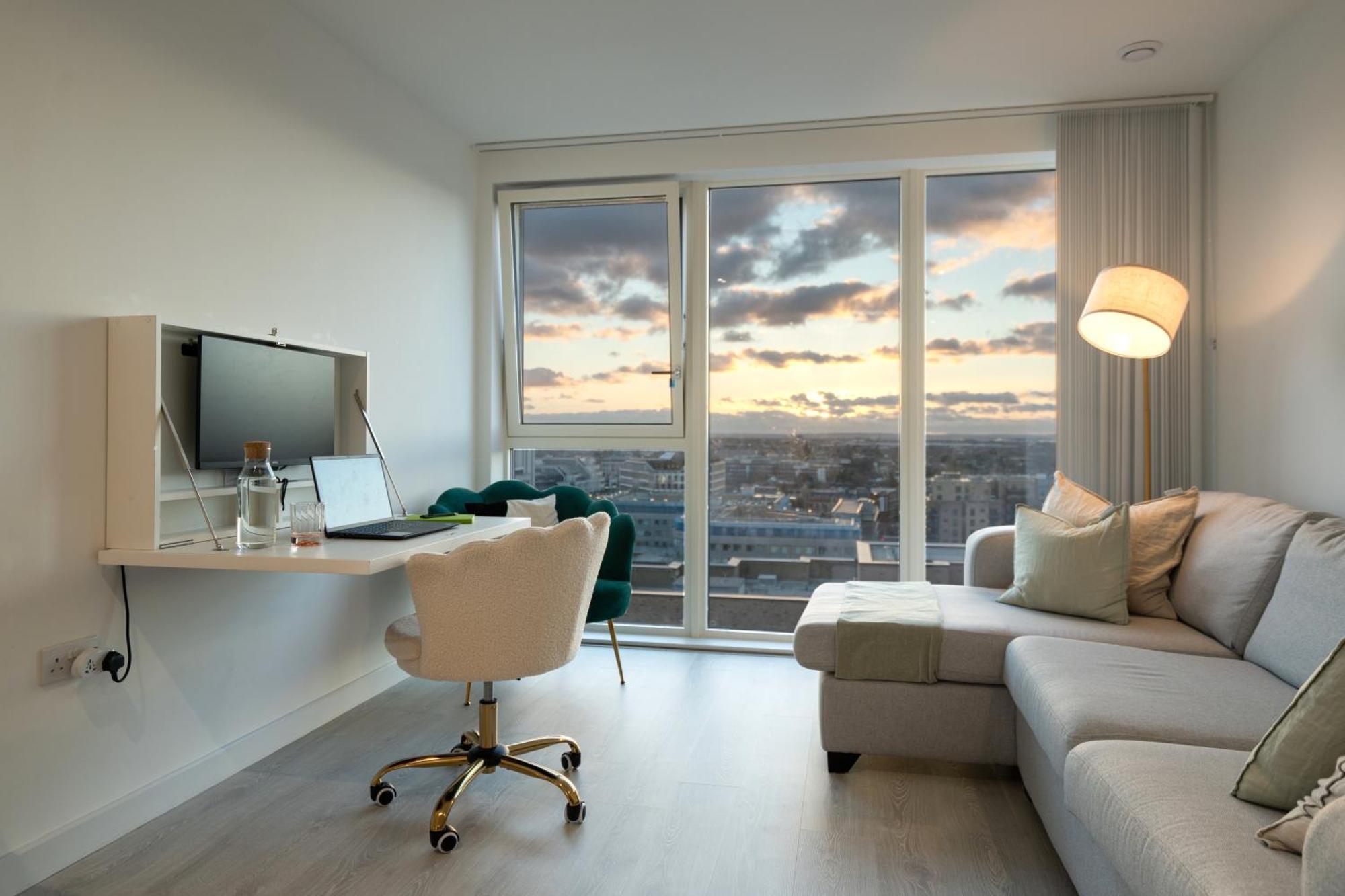 Apartament Sunset Retreat: Steps From Heathrow/Twickenham Hounslow Zewnętrze zdjęcie
