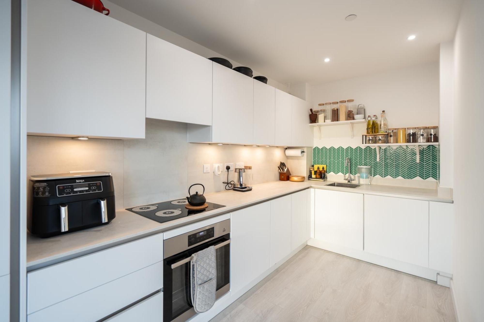 Apartament Sunset Retreat: Steps From Heathrow/Twickenham Hounslow Zewnętrze zdjęcie