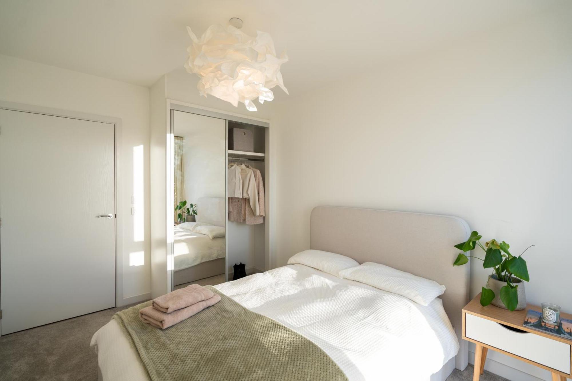 Apartament Sunset Retreat: Steps From Heathrow/Twickenham Hounslow Zewnętrze zdjęcie