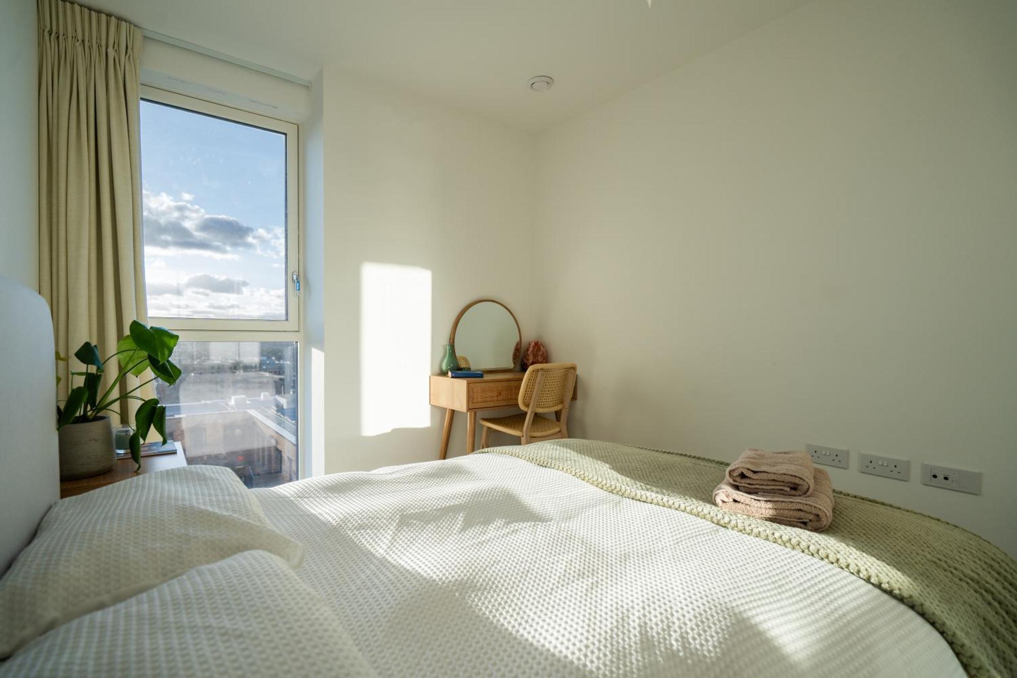 Apartament Sunset Retreat: Steps From Heathrow/Twickenham Hounslow Zewnętrze zdjęcie
