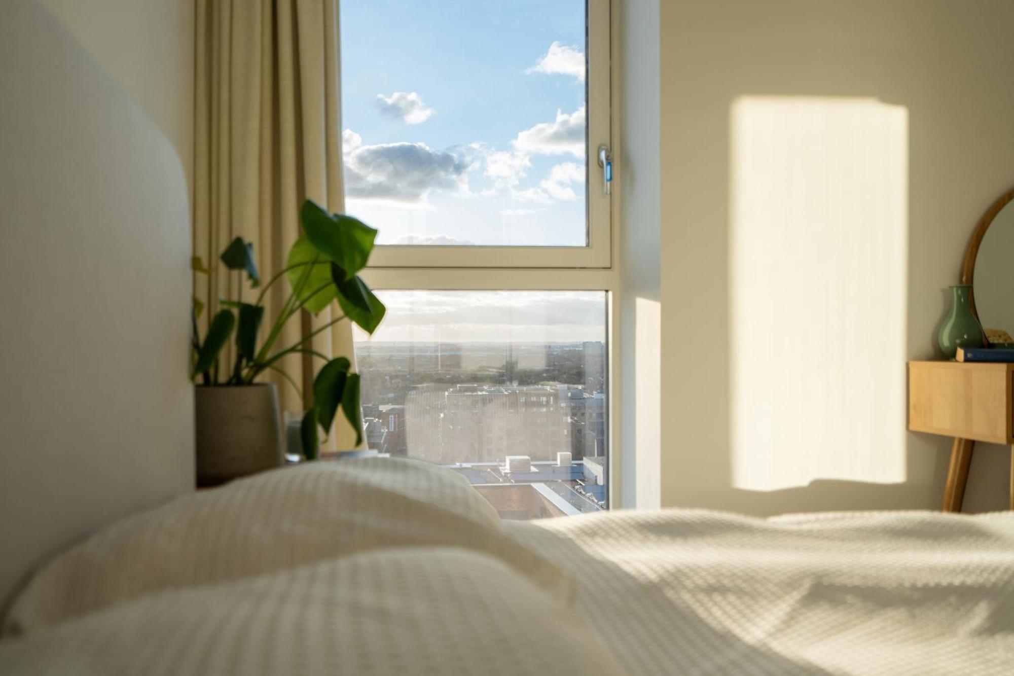 Apartament Sunset Retreat: Steps From Heathrow/Twickenham Hounslow Zewnętrze zdjęcie